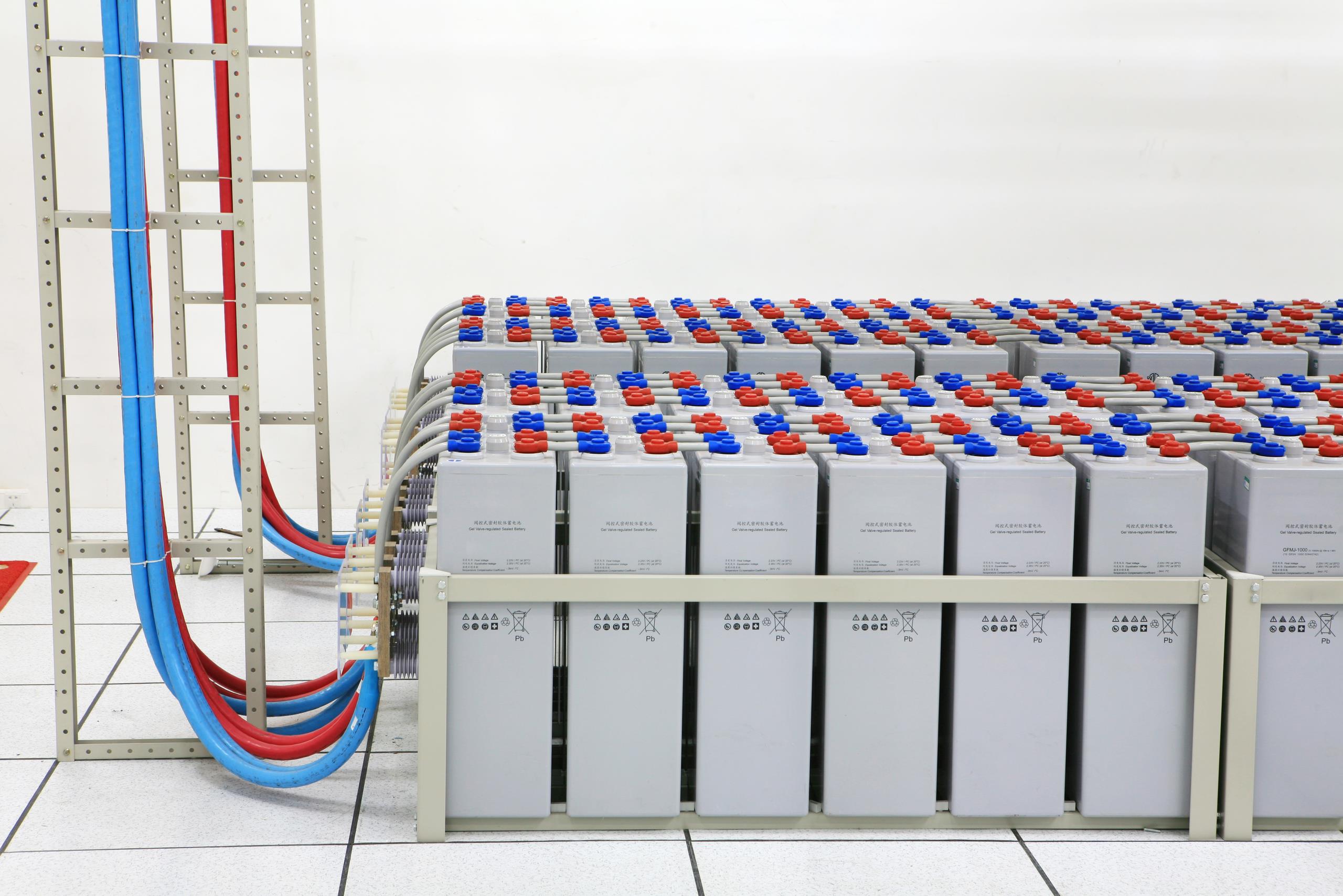 Large-scale battery storage in operation