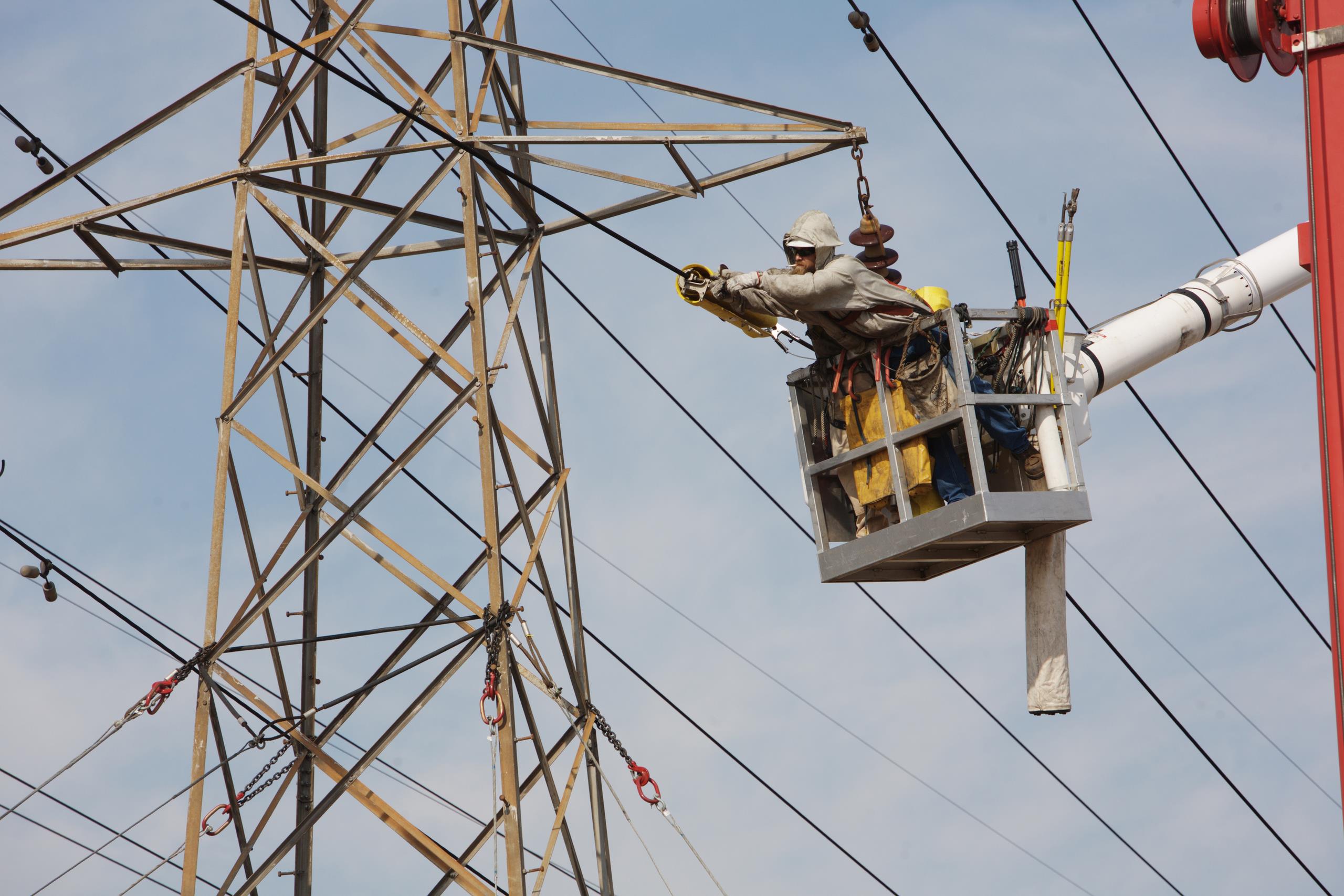 Operative working on transmission lines