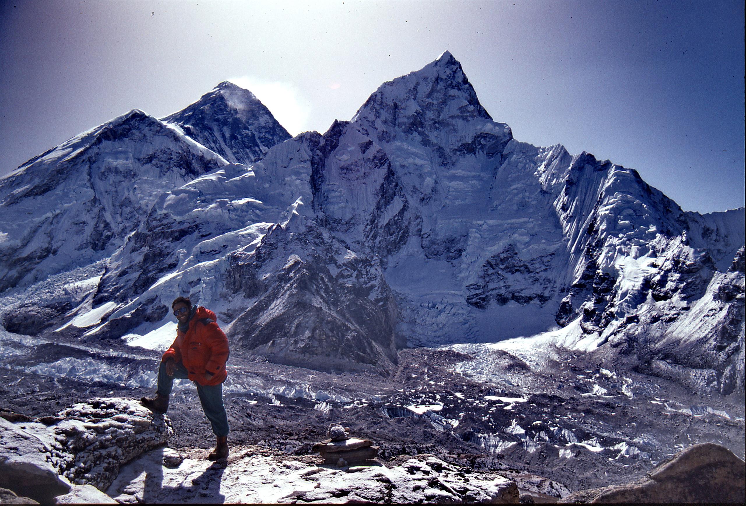 Viktor on top of Kala Patthar (altitude 18,593 Feet/5,550 Meters) in the Nepal Himalayas, with Mount Everest on the back.