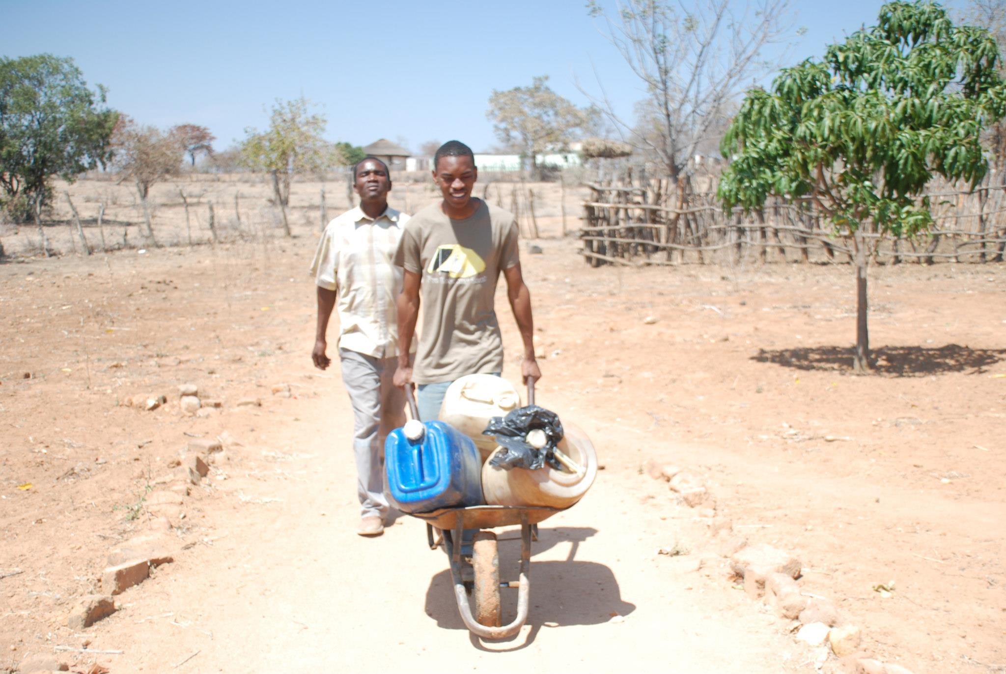 Fetching water in Zvishavane