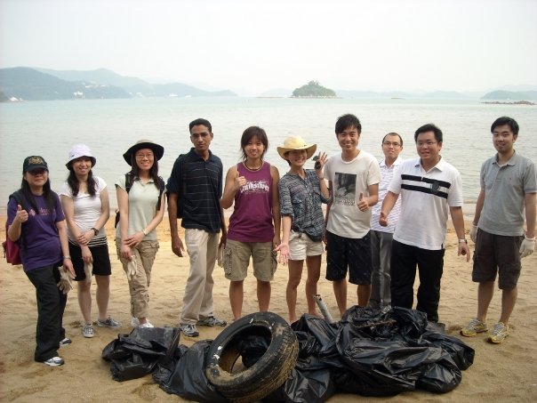 Dulcie volunteered alongside her colleagues from the Hong Kong office, in the coastal cleaning in Sai Kung beach, led by Dennhis Ng. They collected lots of plastic bottles, batteries, tyres and debris. All items for counted for Green Council analysis which will be used to educate the public.